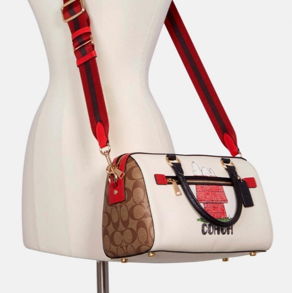 FAIR OFFERS RARE!! Coach Peanuts Snoopy Crossbody Bag - Picture 3 of 14